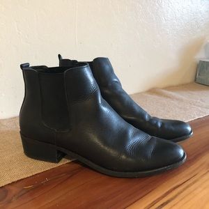 -Steve Madden black leather Chelsea boot